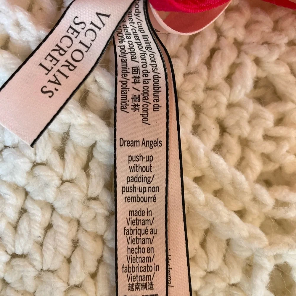 5 Victoria’s Secret bras - Picture 4 of 16